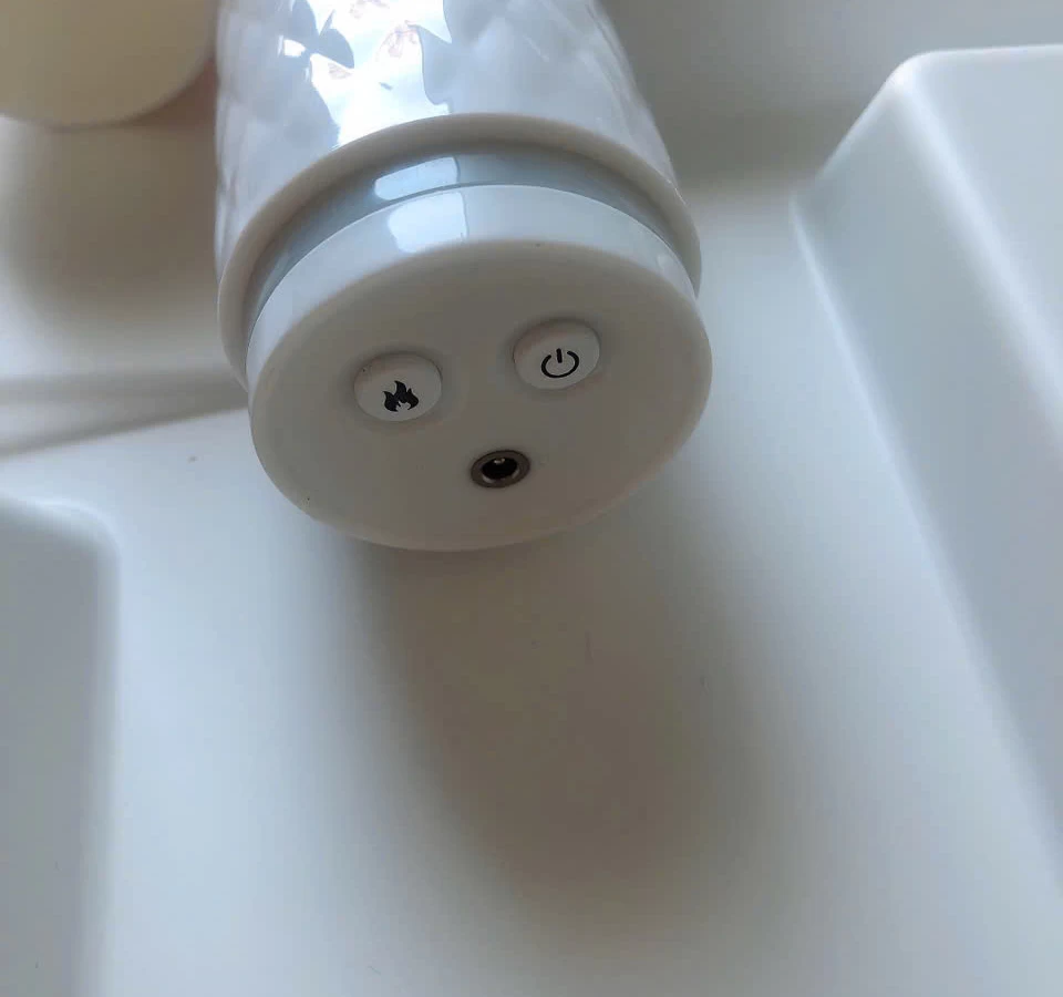 Dương vật giả có đế rung thụt, phát nhiệt điều khiển từ xa