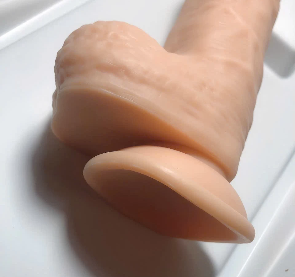Dương vật giả có đế siêu khủng